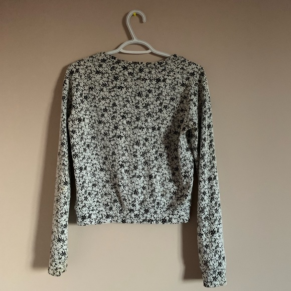 Hollister pullover long sleeved top - Picture 3 of 3